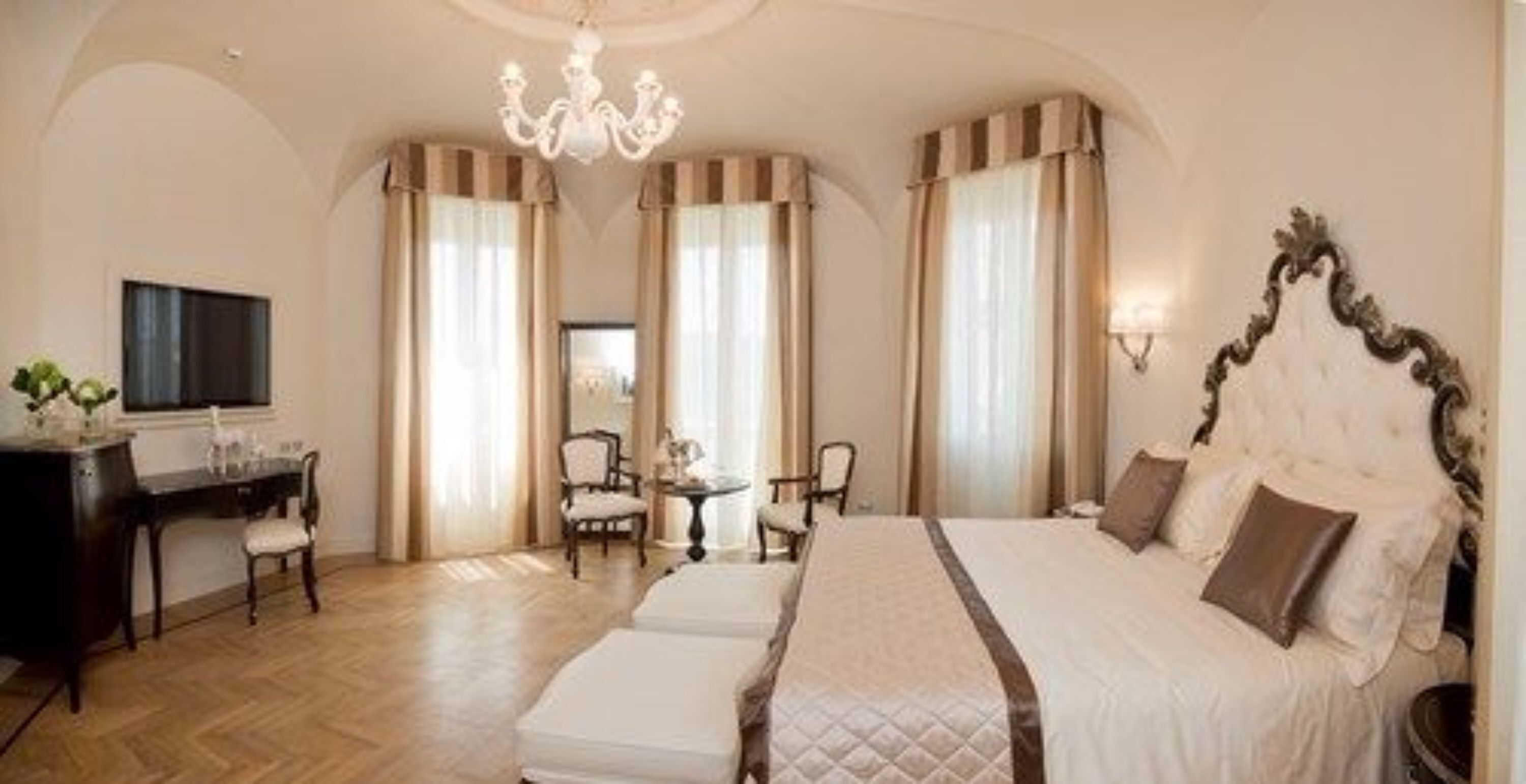 In-room safe, desk, soundproofing, cribs/infant beds