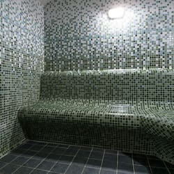 Sauna, vasca idromassaggio, bagno turco, trattamenti per il corpo