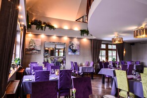 Frokost, lunsj og middag serveres, internasjonale retter 