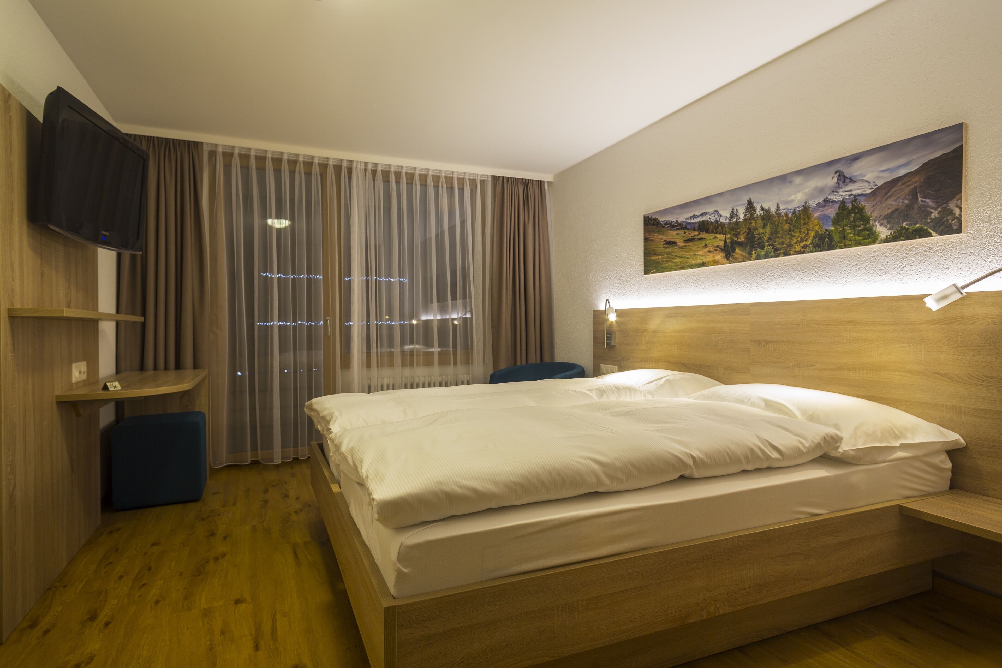 1 bedroom, hypo-allergenic bedding, in-room safe, desk