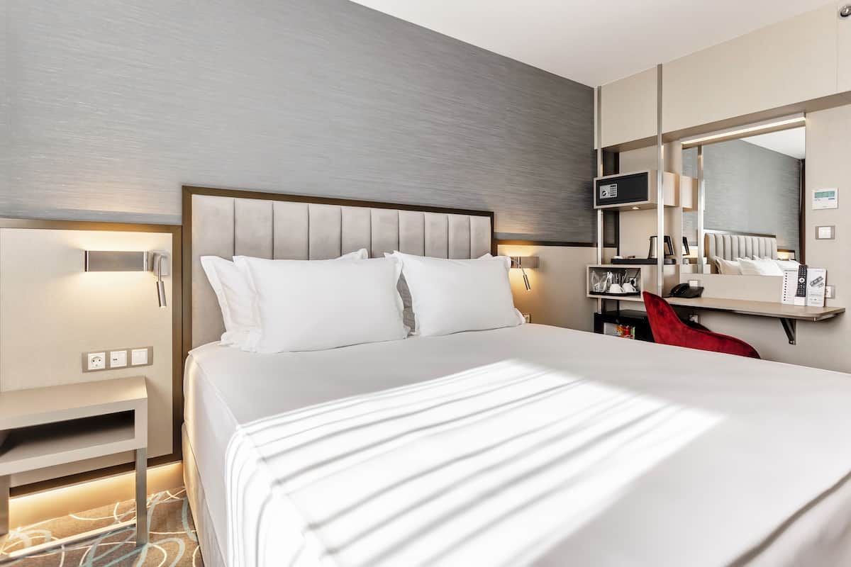 1 bedroom, minibar, in-room safe, desk