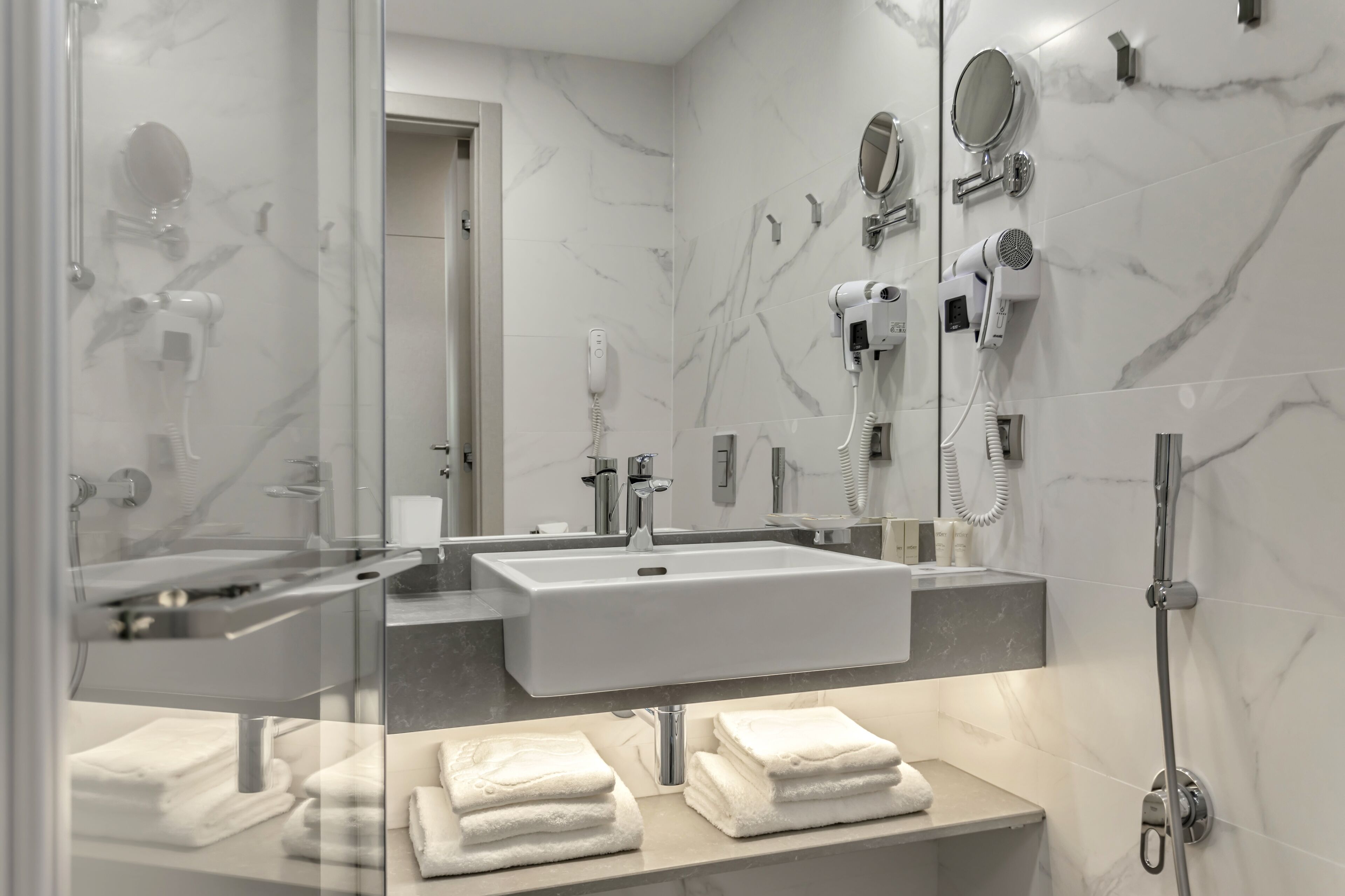 combined shower/bathtub, free toiletries, hair dryer, slippers