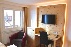 Deluxe Double Room | Minibar, in-room safe, individually decorated, desk - Hotel Conrad (Scuol)