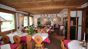 Frühstück, Mittagessen, internationale Küche, Speisen im Freien