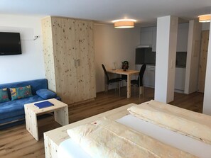 Studio | Daunenbettdecken, Minibar, Zimmersafe, individuell dekoriert