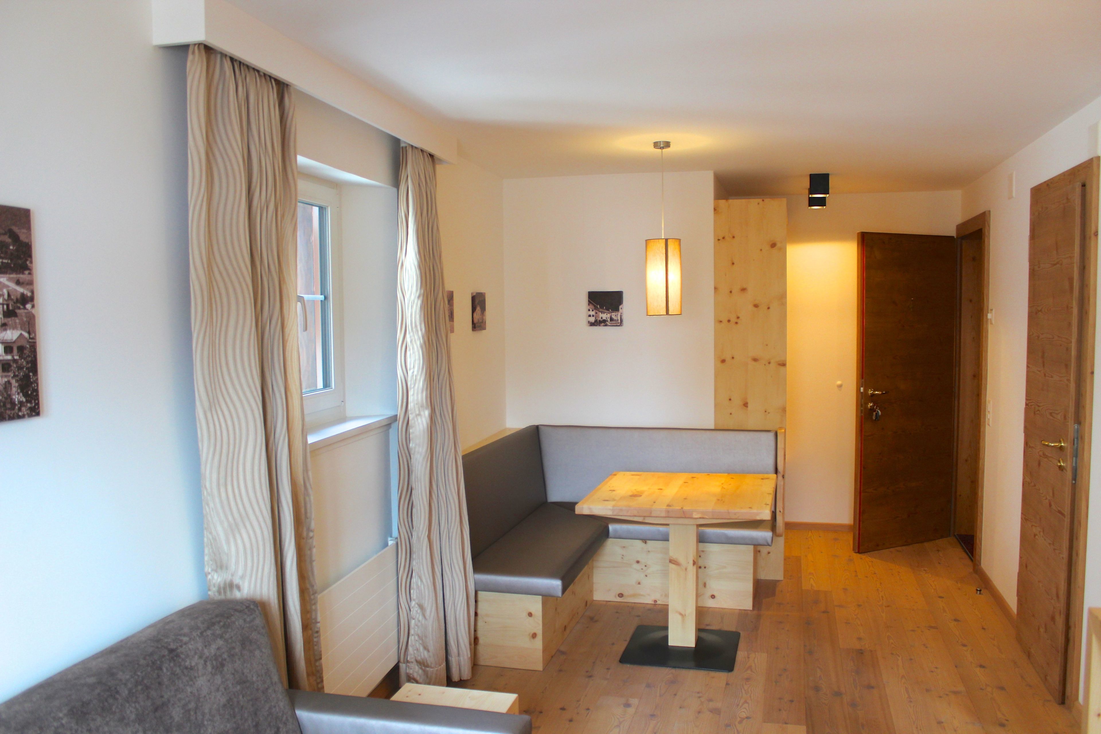 junior suite | minibar, in-room safe, individually decorated, desk