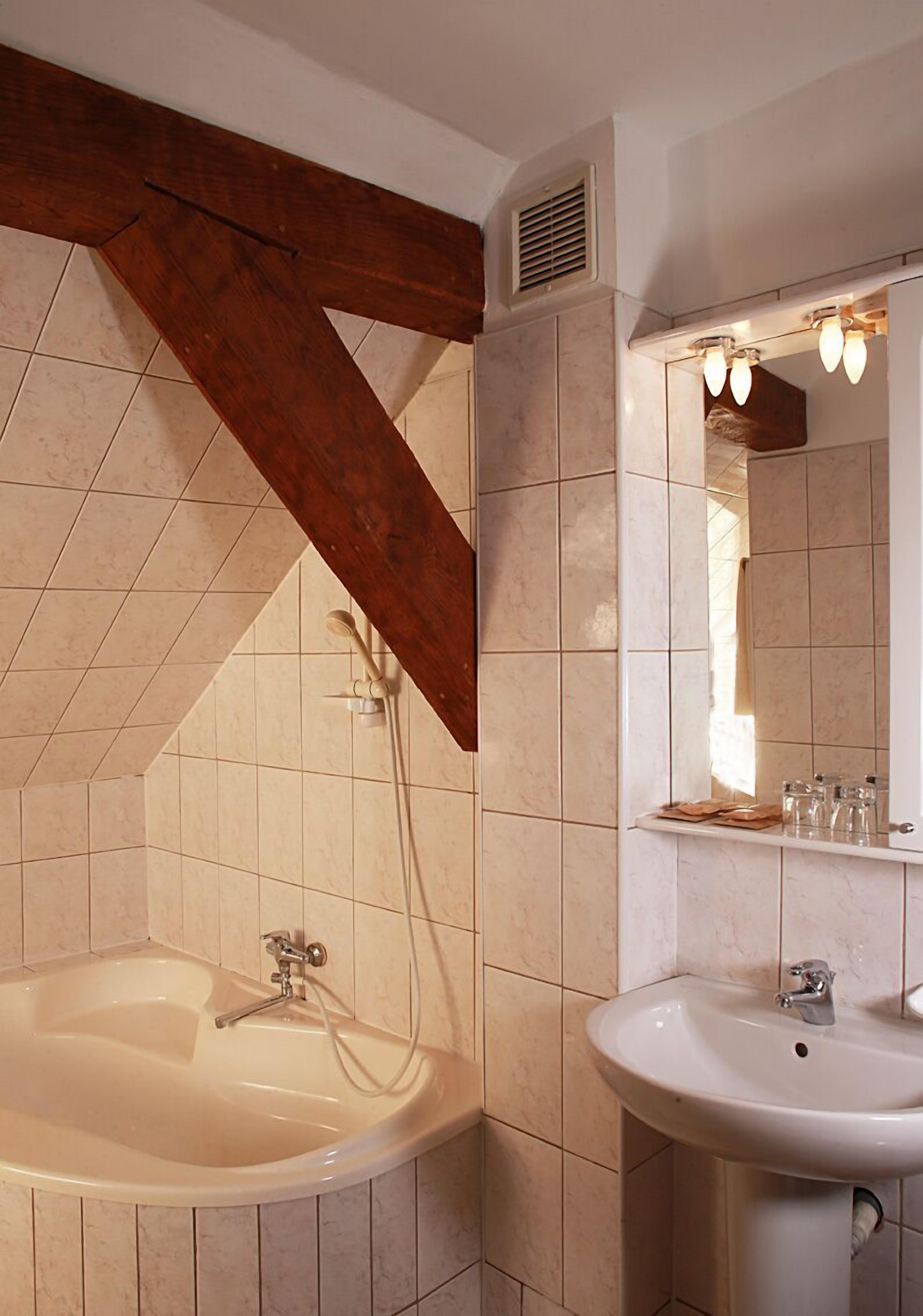 double or twin  | bathroom | towels