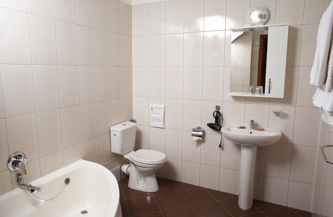 suite | bathroom | towels