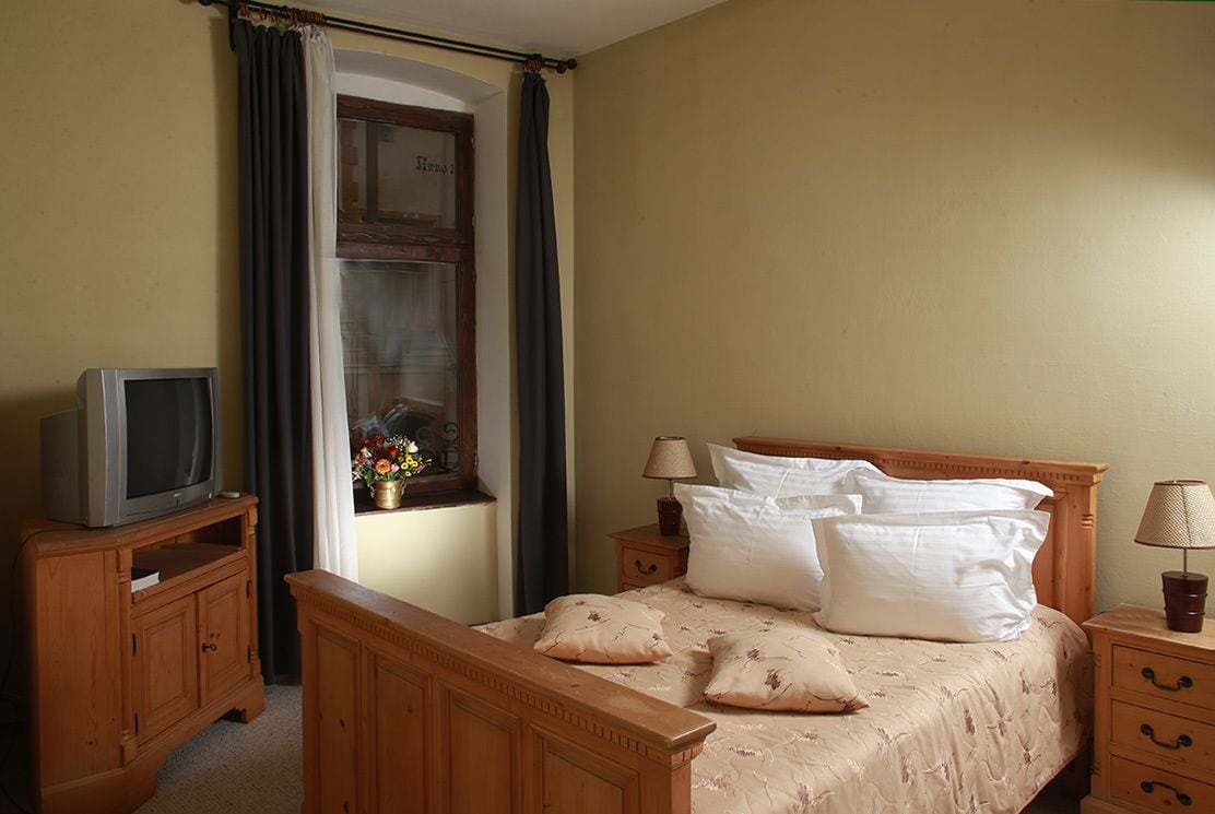 suite | minibar, in-room safe, individually decorated, free wifi