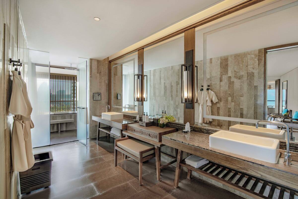 Suite, 1 Bedroom, Club lounge access, Sea View | Minibar, in-room safe, desk, blackout curtains