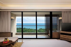 Habitación clásica, 1 cama de matrimonio grande, vistas al mar (High Floor) | Servicios del alojamiento