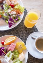 Tägliches Frühstücksbuffet gegen Gebühr
