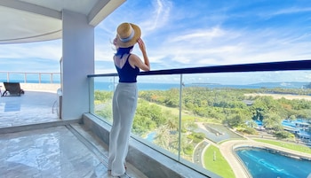 Suite, 1 Schlafzimmer, Zutritt zur Club Lounge, Meerblick | Terrasse/Patio