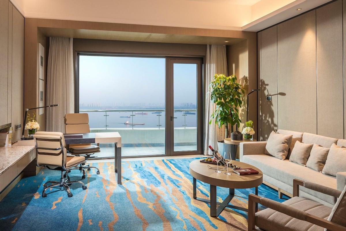 1 bedroom, premium bedding, minibar, in-room safe