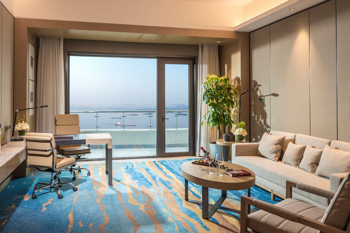 1 bedroom, premium bedding, minibar, in-room safe