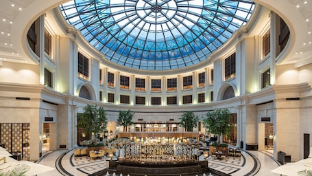 2 restaurants; breakfast, lunch and dinner served . InterContinental Wuhan by IHG