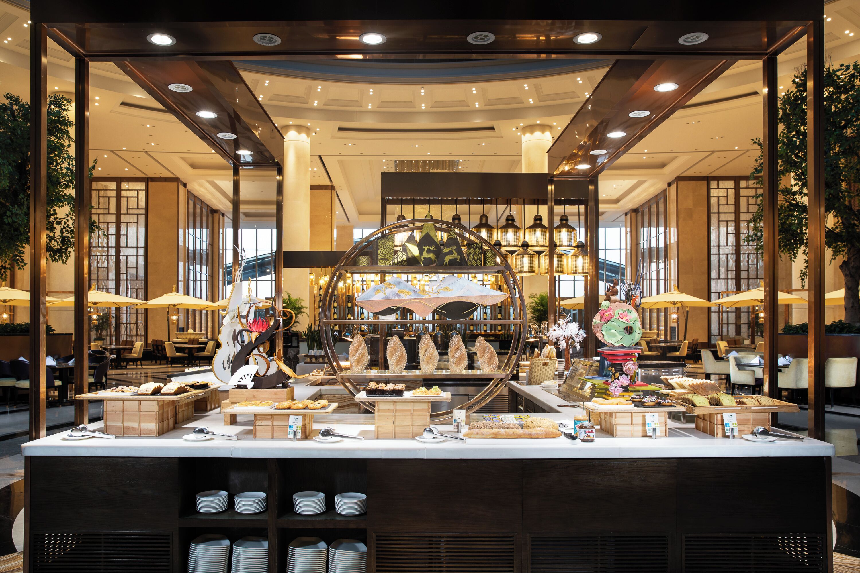 2 か所のレストラン、朝食、ランチ、ディナーに営業 (中華料理)