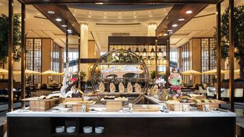 2 restaurants, breakfast, lunch, dinner served; Chinese cuisine