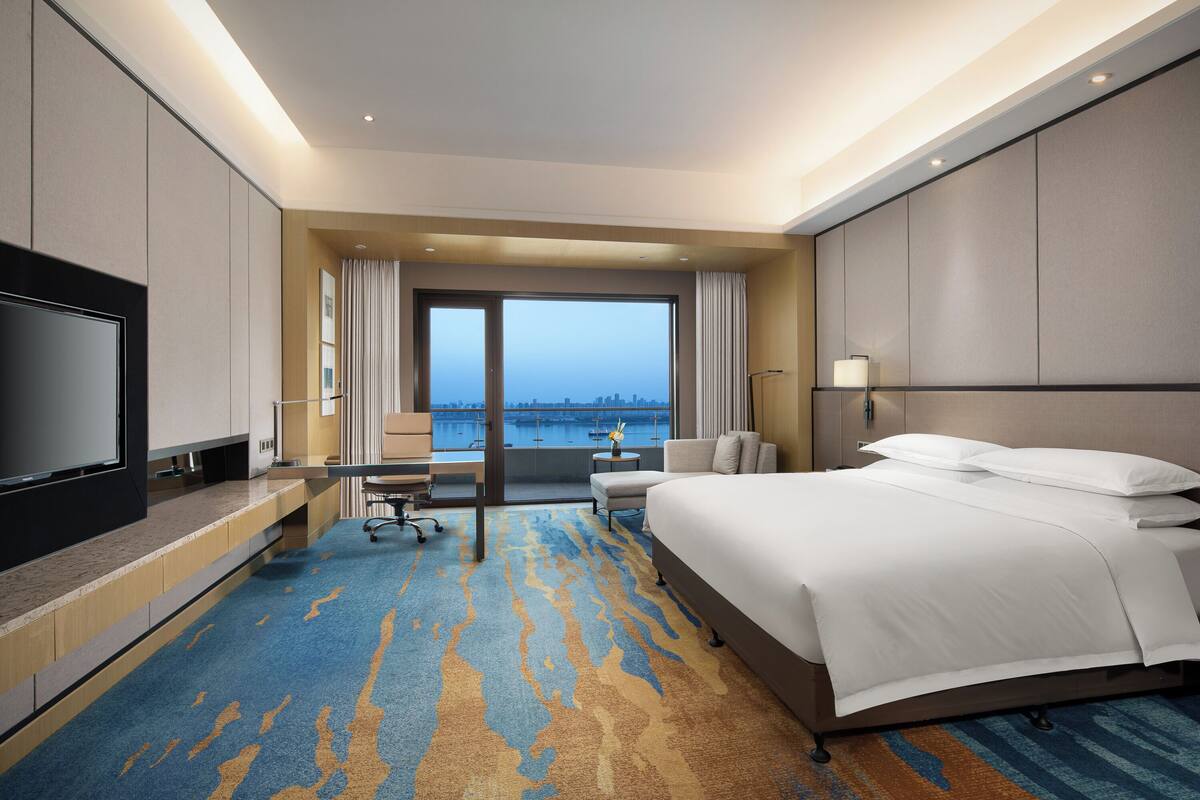 1 Schlafzimmer, hochwertige Bettwaren, Minibar, Zimmersafe