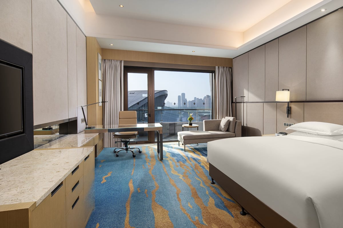 1 bedroom, premium bedding, minibar, in-room safe