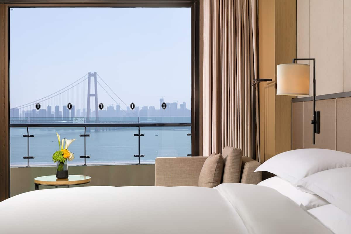 1 bedroom, premium bedding, minibar, in-room safe