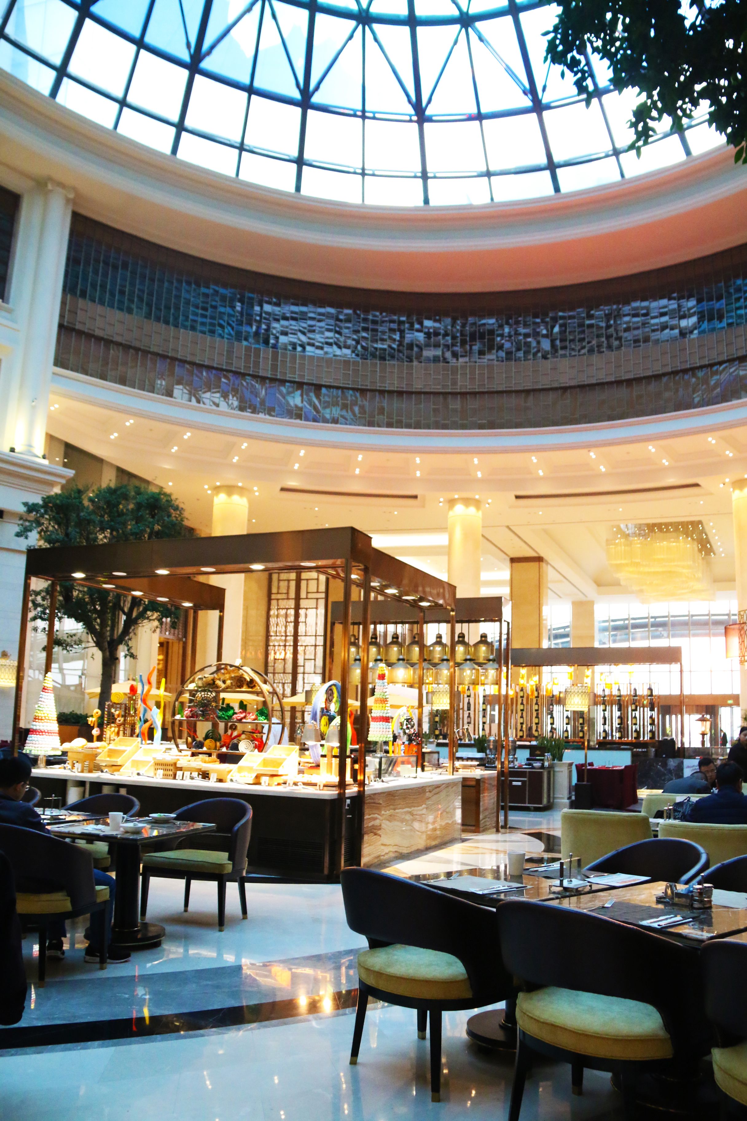 daily buffet breakfast (cny 184 per person)