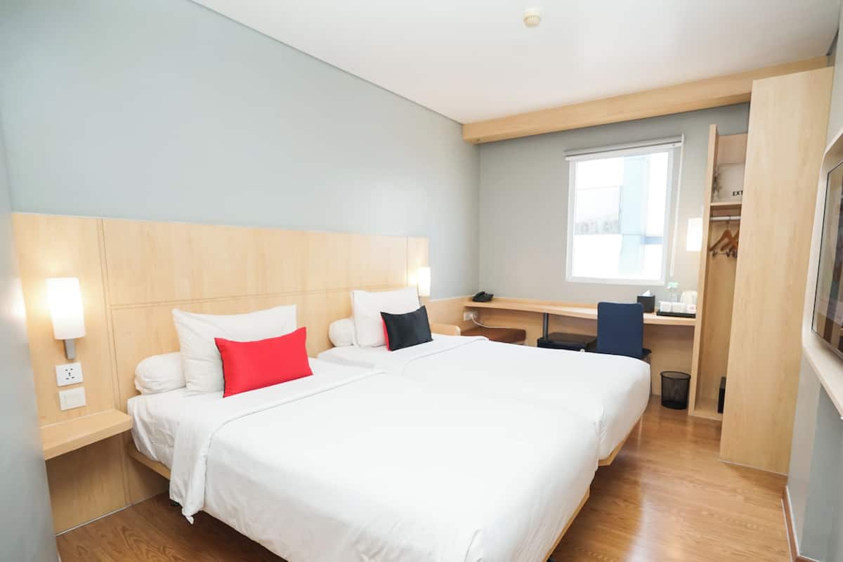 Standard Room, 2 Twin Beds | In-room safe, desk, laptop workspace, blackout drapes