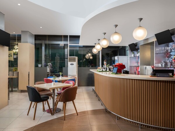 Bar (on property) - ibis Jakarta Senen (Jakarta)