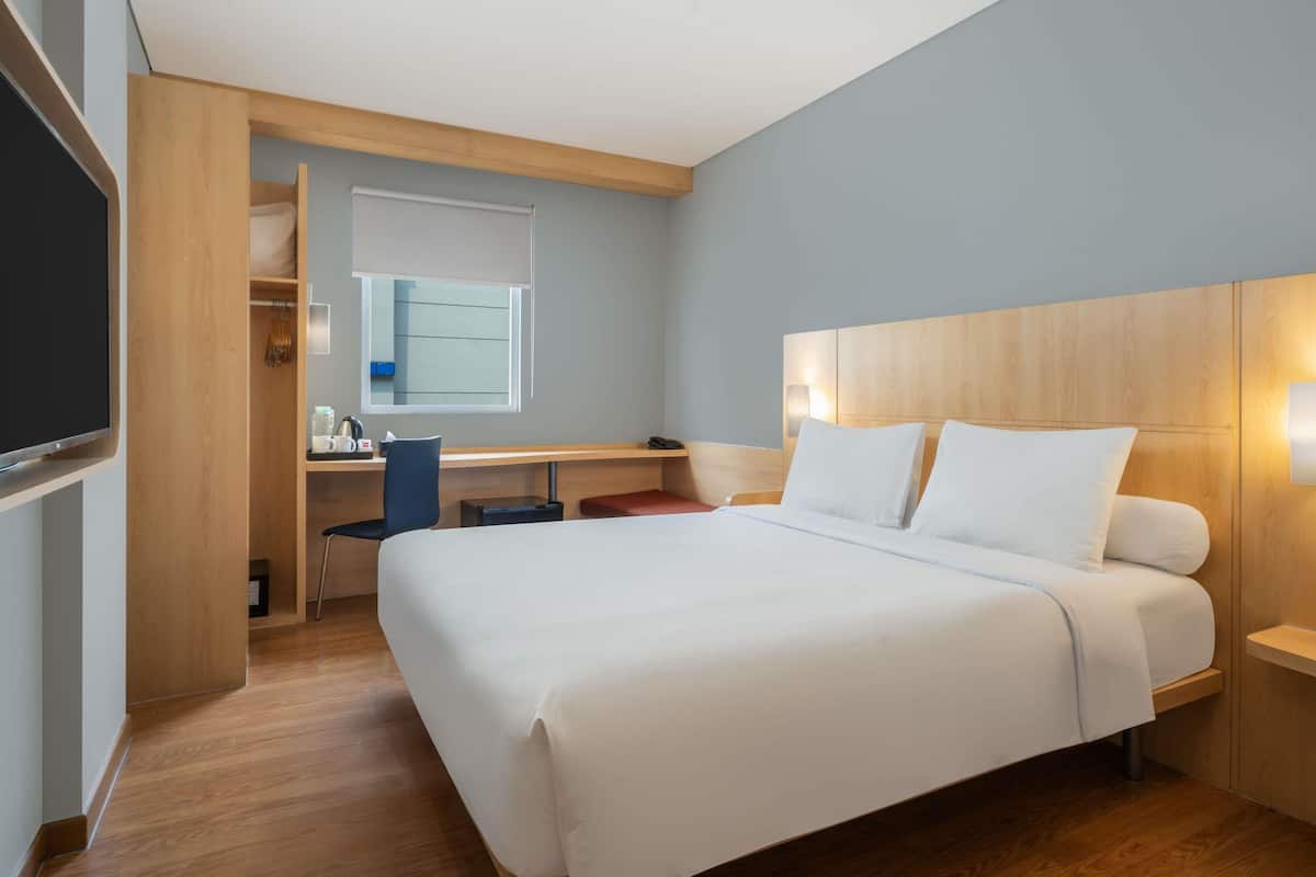 Habitación estándar, 2 camas individuales | Caja fuerte, escritorio, espacio para trabajar con un portátil