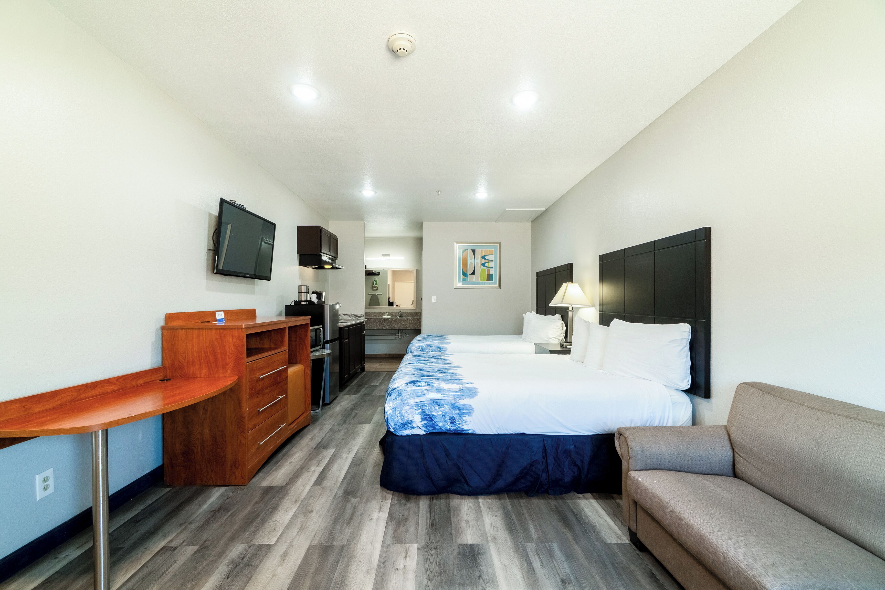 2 Queen Beds, Kitchenette with Sofa Sleeper, Non-Smoking | Premium bedding, pillowtop beds, iron/ironing board, free WiFi