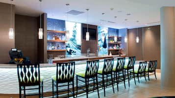 Phục vụ bữa tối và happy hour