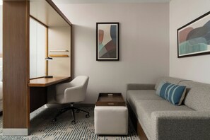 Bàn, khu vực làm việc phù hợp cho laptop, bàn ủi/dụng cụ ủi quần áo 