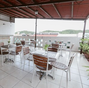 Eenvoudige driepersoonskamer | Terras