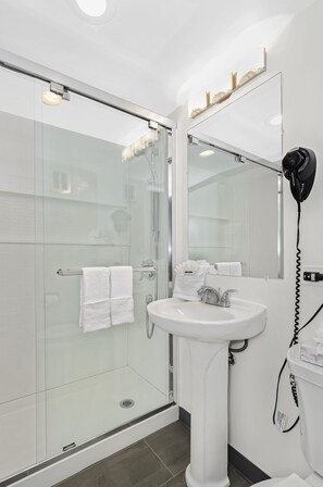 Bathroom - Ohio House Motel (Chicago)