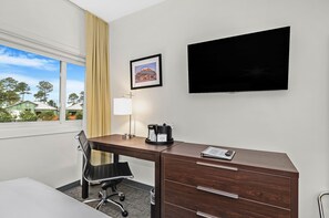 Pillow-top beds, in-room safe, individually furnished, desk - Ohio House Motel (Chicago)