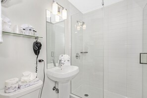 Deluxe Room, 2 Katil Kelamin (Double) | Bilik Mandi | Pancuran mandi, hulu semburan mandi hujan 
