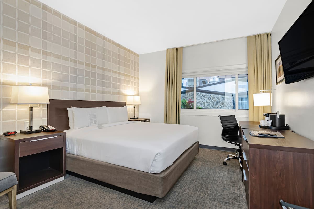 Standard Room, 1 King Bed