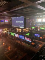 Serves lunch, dinner, and happy hour