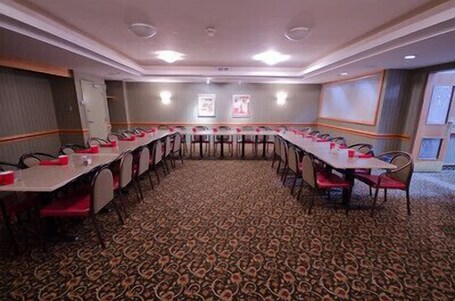 Canad Inns Destination Centre Garden City - Image 27