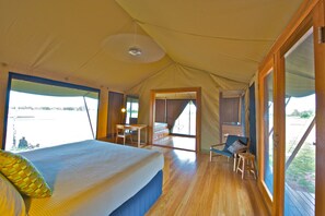 Zelt (Safari) | Hochwertige Bettwaren, Schreibtisch, Bügeleisen/Bügelbrett