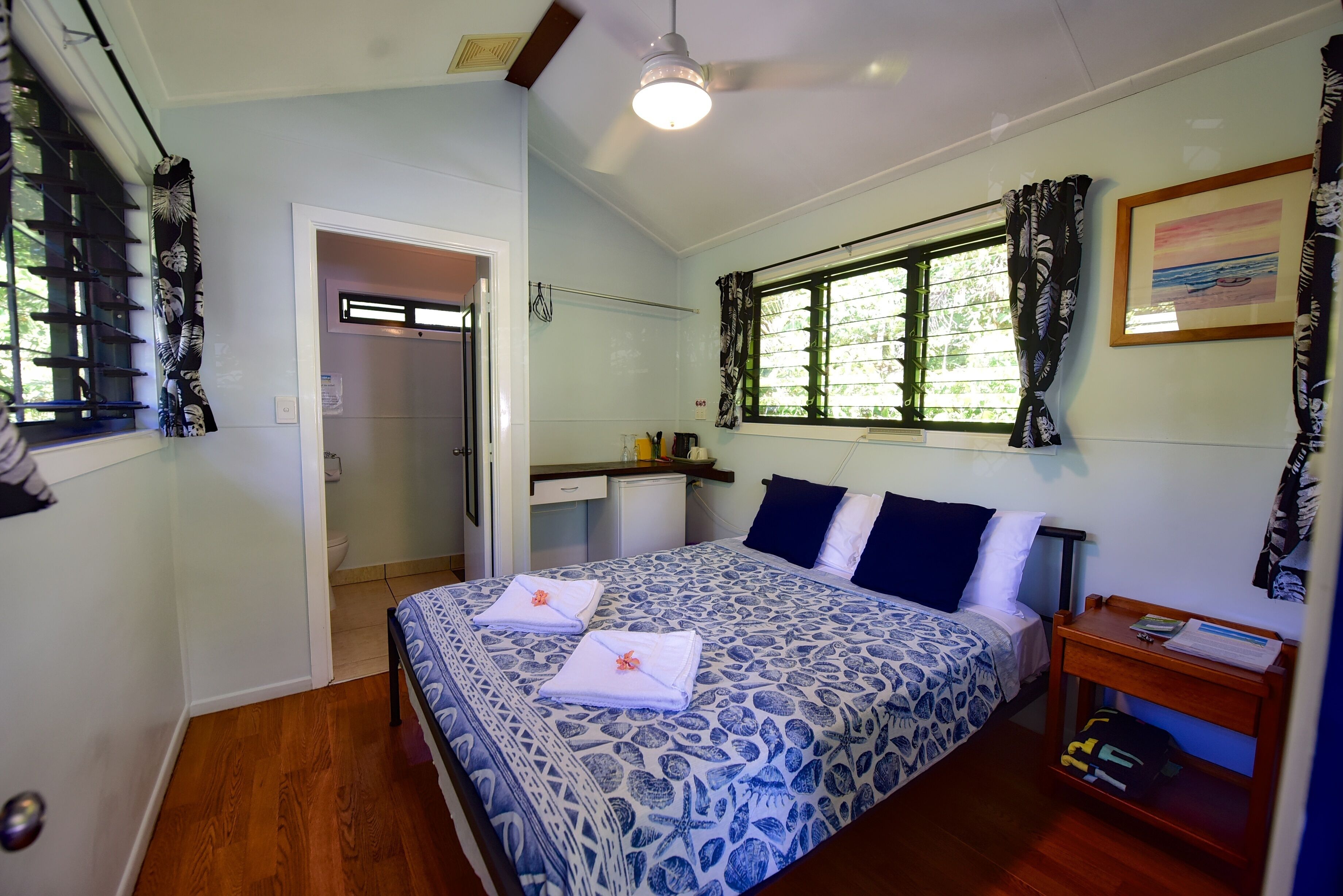 Bungalow, 1 Queen Bed, Sea View | Interior