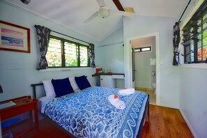 Bungalow, 1 Queen-Bett, Meerblick | 1 Schlafzimmer, kostenloses WLAN, Bettwäsche