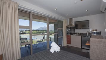 Apartment, 1 Bedroom, Mountain View (4 Adults) | Iron/ironing board (on request), cots/infant beds, free WiFi, bed sheets
