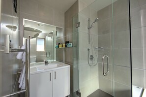 Studio, vue montagne | Salle de bain