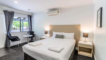 Deluxe Room, 1 Queen Bed | Desk, blackout drapes, iron/ironing board, free cribs/infant beds