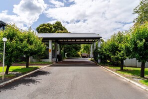 Property grounds - Kingsley Motel & Restaurant (Manjimup)