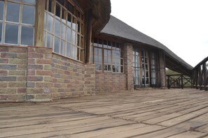Ouhout Chalet | Terrace/patio - Mount Everest Game Farm (Maluti a Phofung)