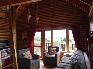 4 Bed Chalet | Individually decorated, individually furnished, rollaway beds - Mount Everest Game Farm (Maluti a Phofung)