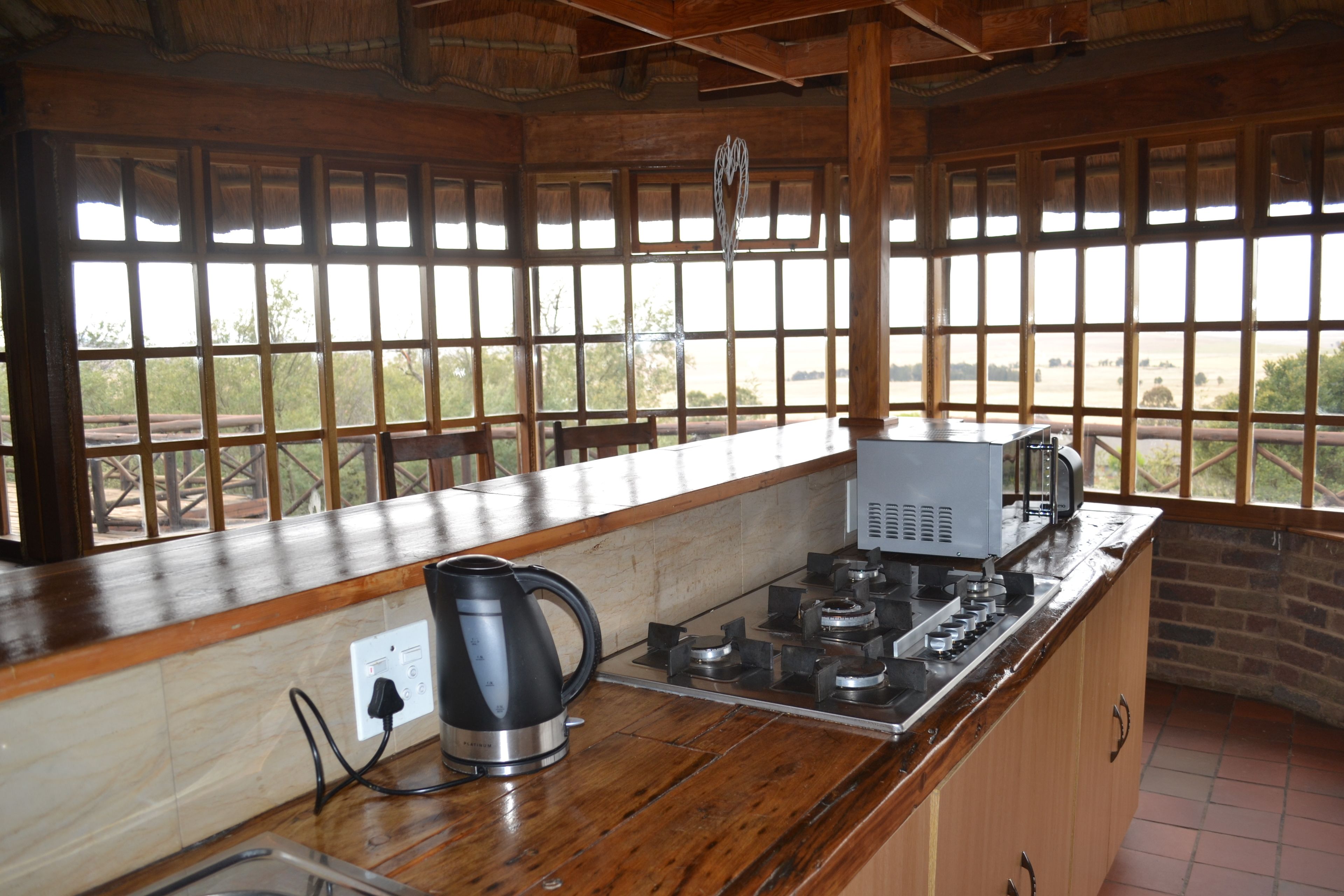 Nhà gỗ (Ouhout Chalet) | Bếp nhỏ riêng | Tủ lạnh, lò vi sóng, bếp nấu, ấm điện 
