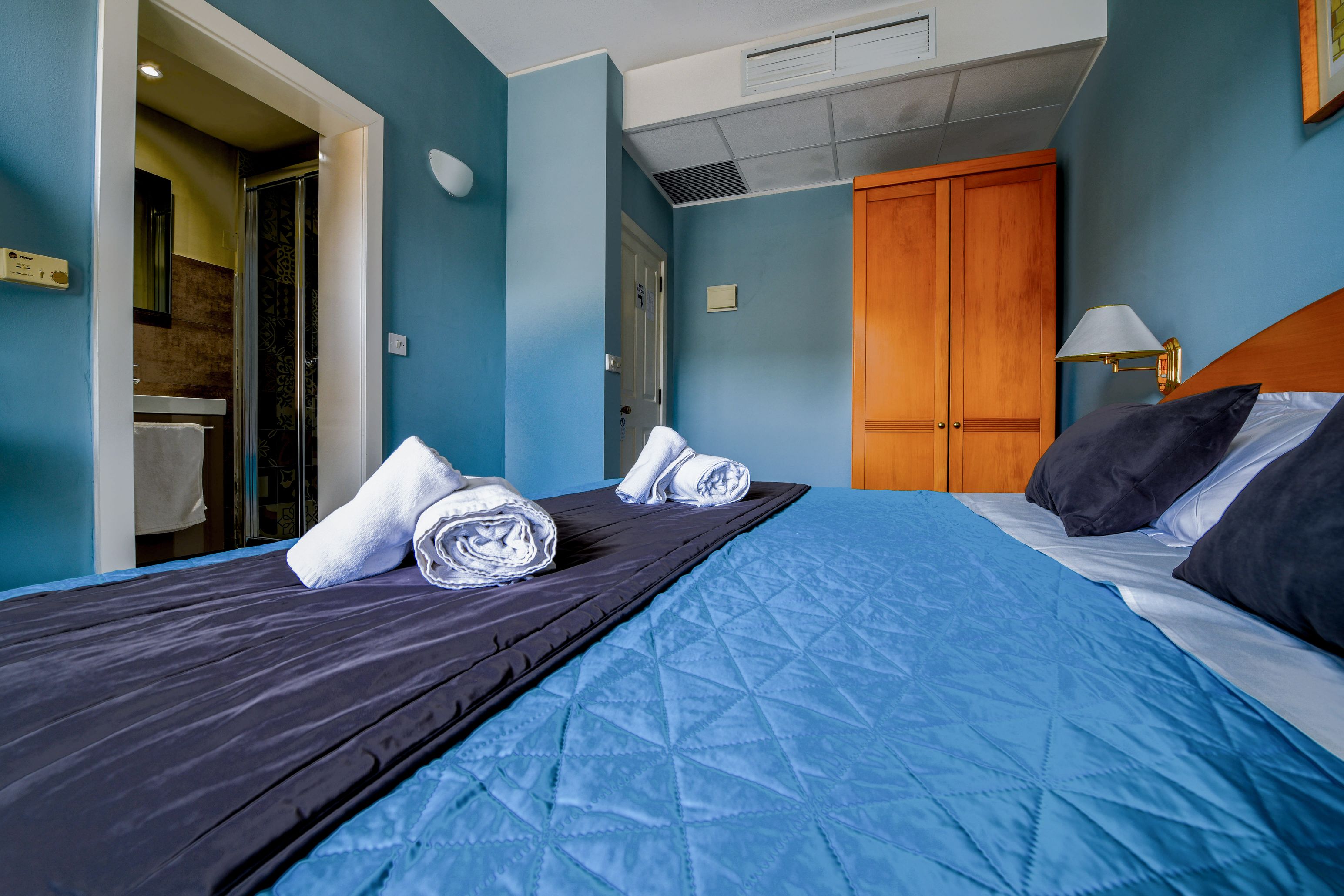 Habitación superior con 1 cama matrimonial o 2 individuales, vista al mar